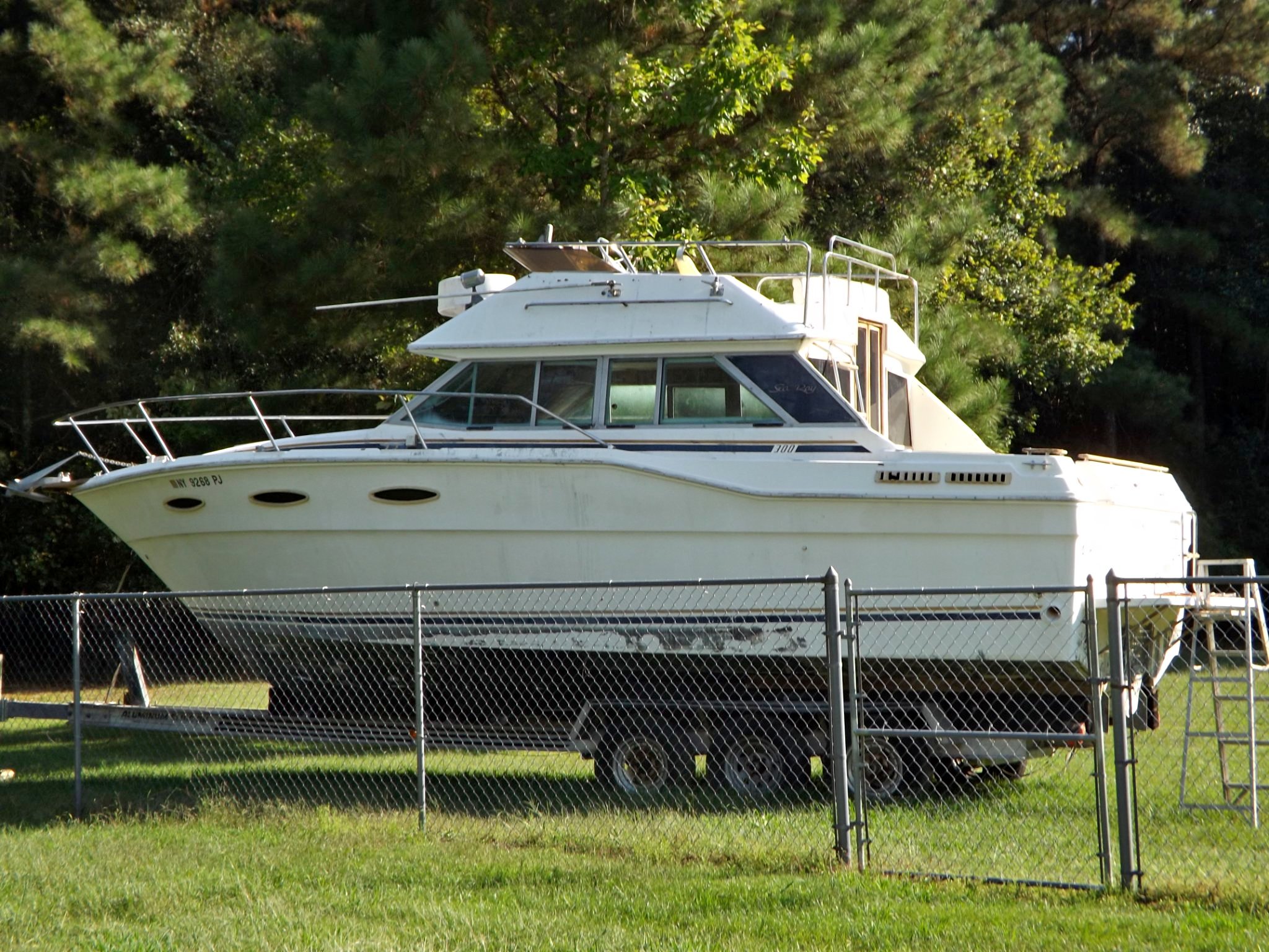 Sea Ray 30 Foot Sedan Bridge - Powerboats & Motorboats - Suffolk ...