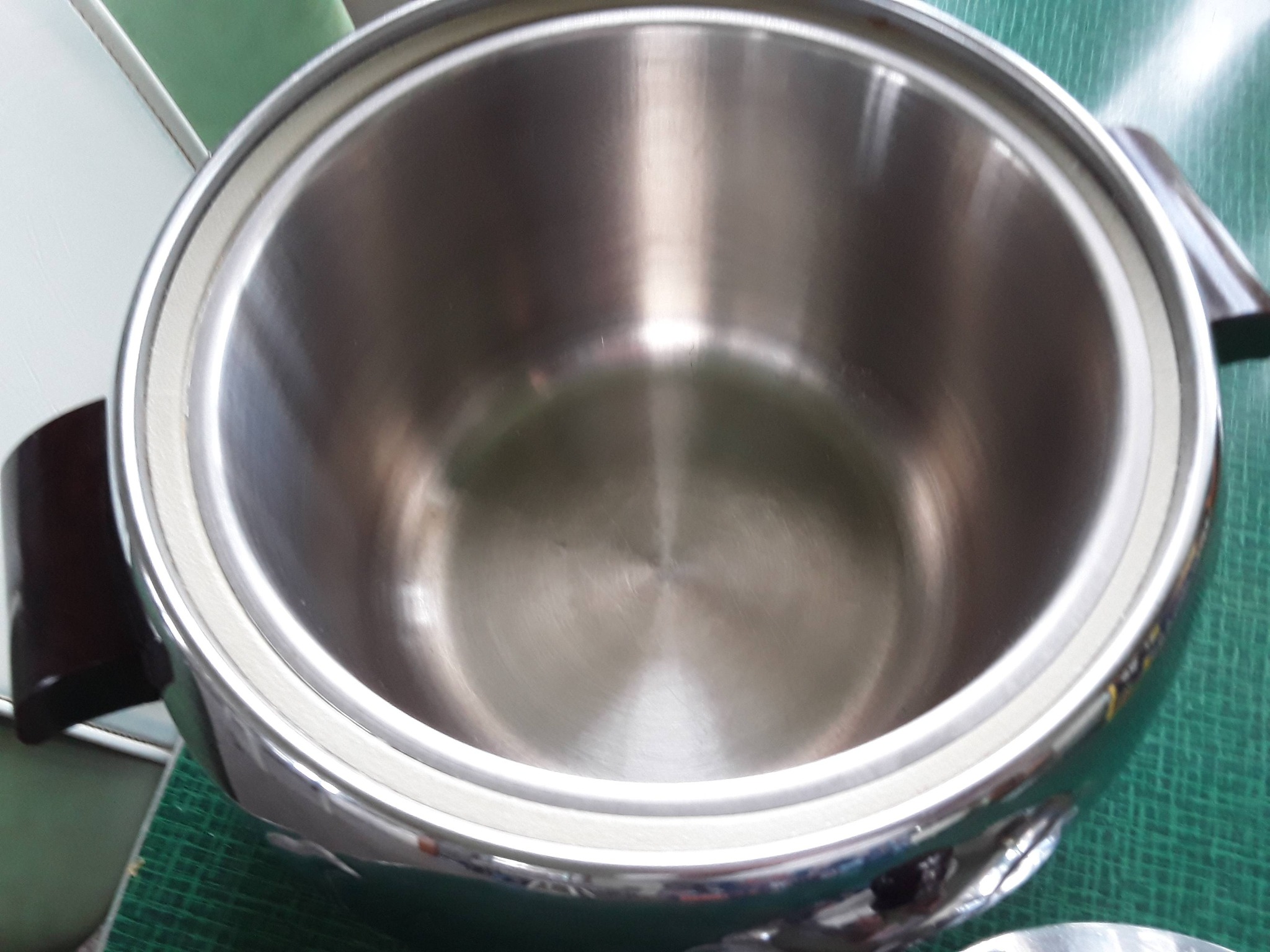 West Bend Penguin Hot & Cold Server for sale in great condition