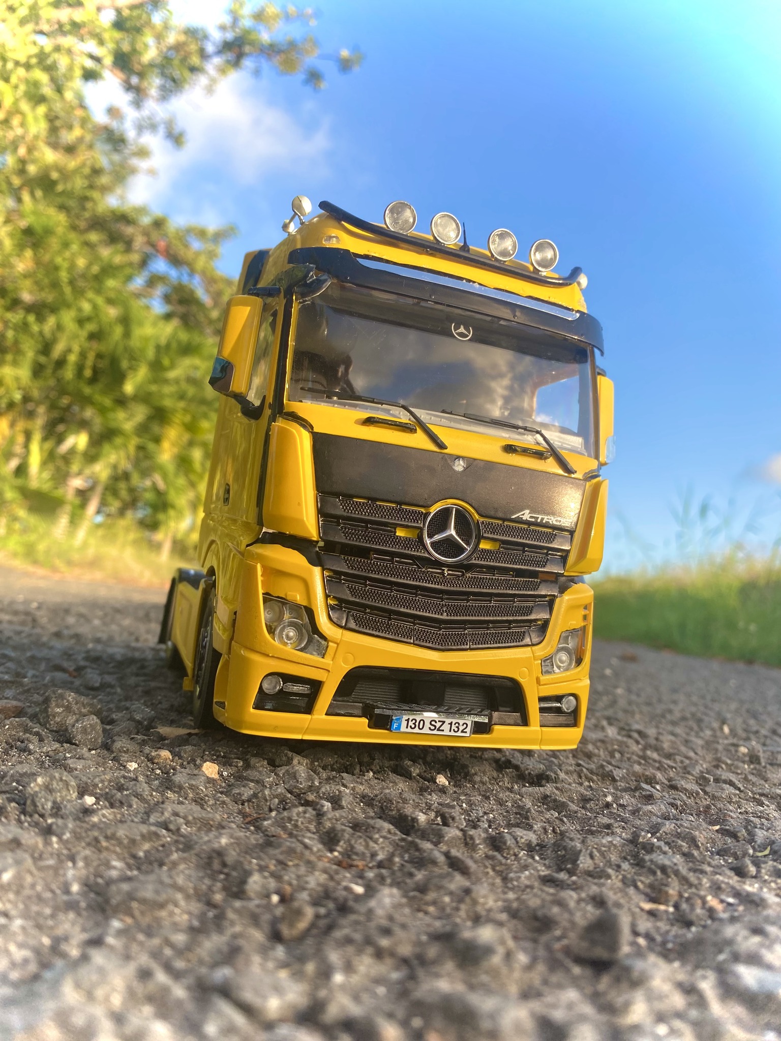 From Prev : 1/24th scale Mercedes Benz MP4 Actros from Guadeloupe