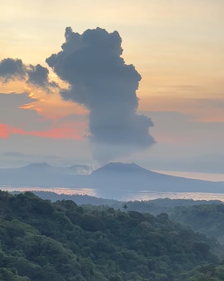 Balisong - TAAL VOLCANO UPDATE | Nakapagtala ang Phivolcs ng malakas na ...