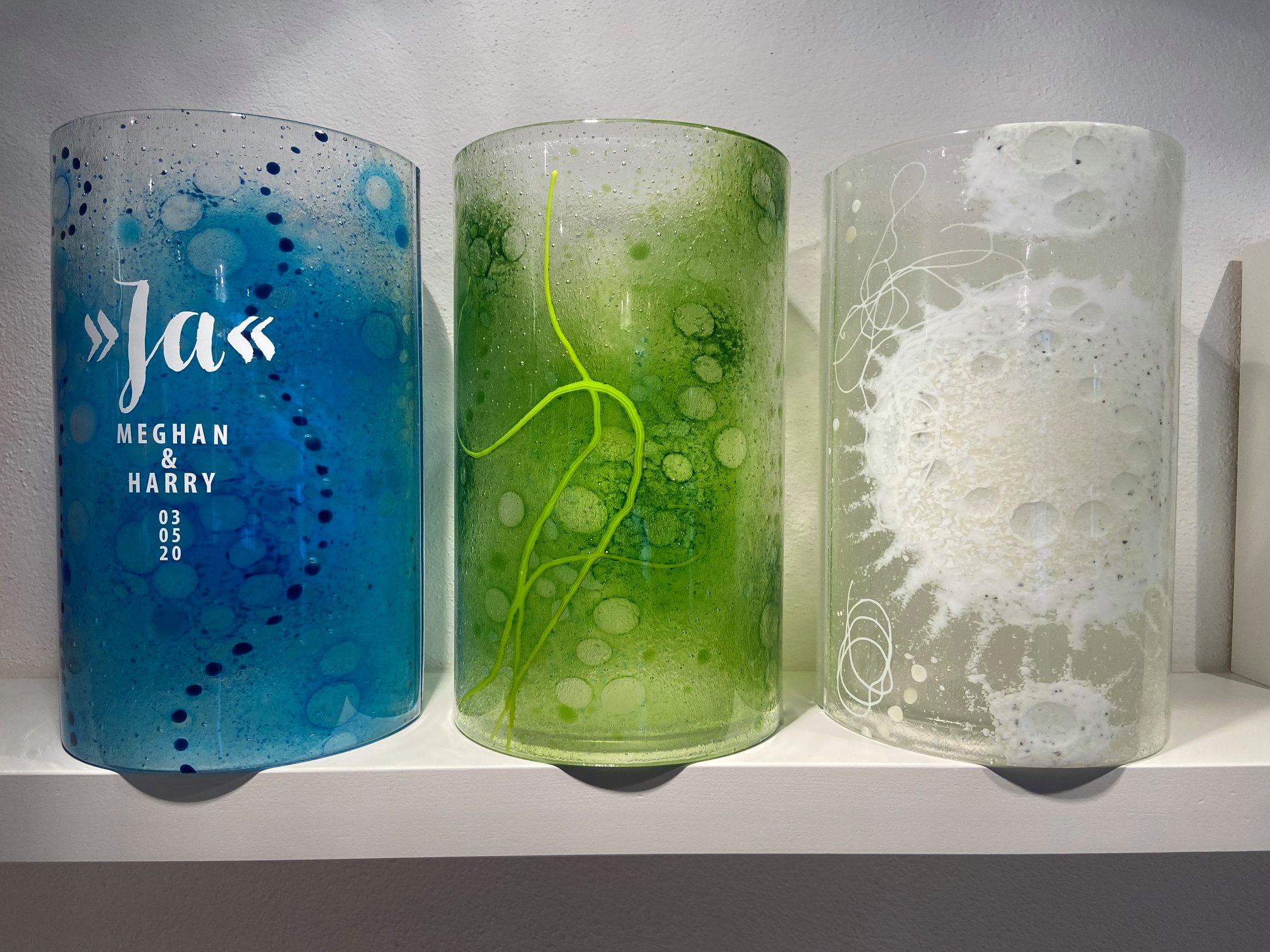 Schönes Glas für viele Anlässe: Hochzeitsglas, Familienglas, Taufglas/Namensglas, ... mit individueller Beschriftung. In 3 Größen: 26 cm (Ø16 cm) 20 cm (Ø 12 cm) 15 cm (Ø 12 cm)