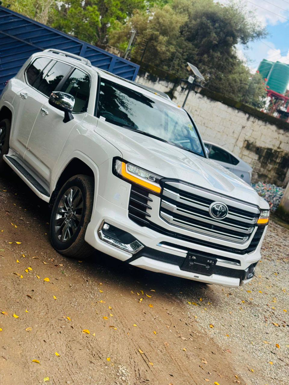 Land Cruiser zx 2023 model Just imported USD 93,000. Location