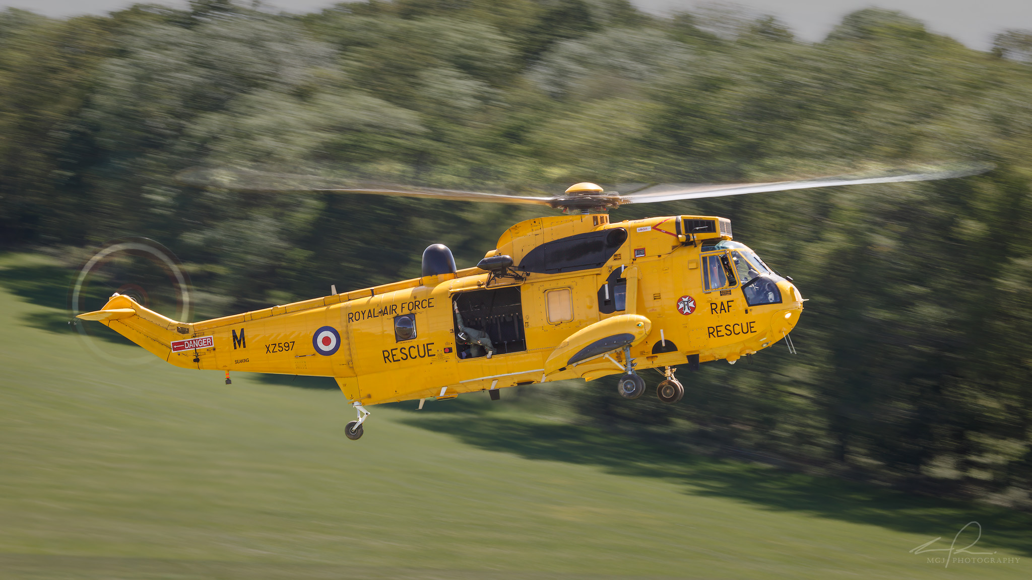 Westland Sea King XZ597 spotted over garden
