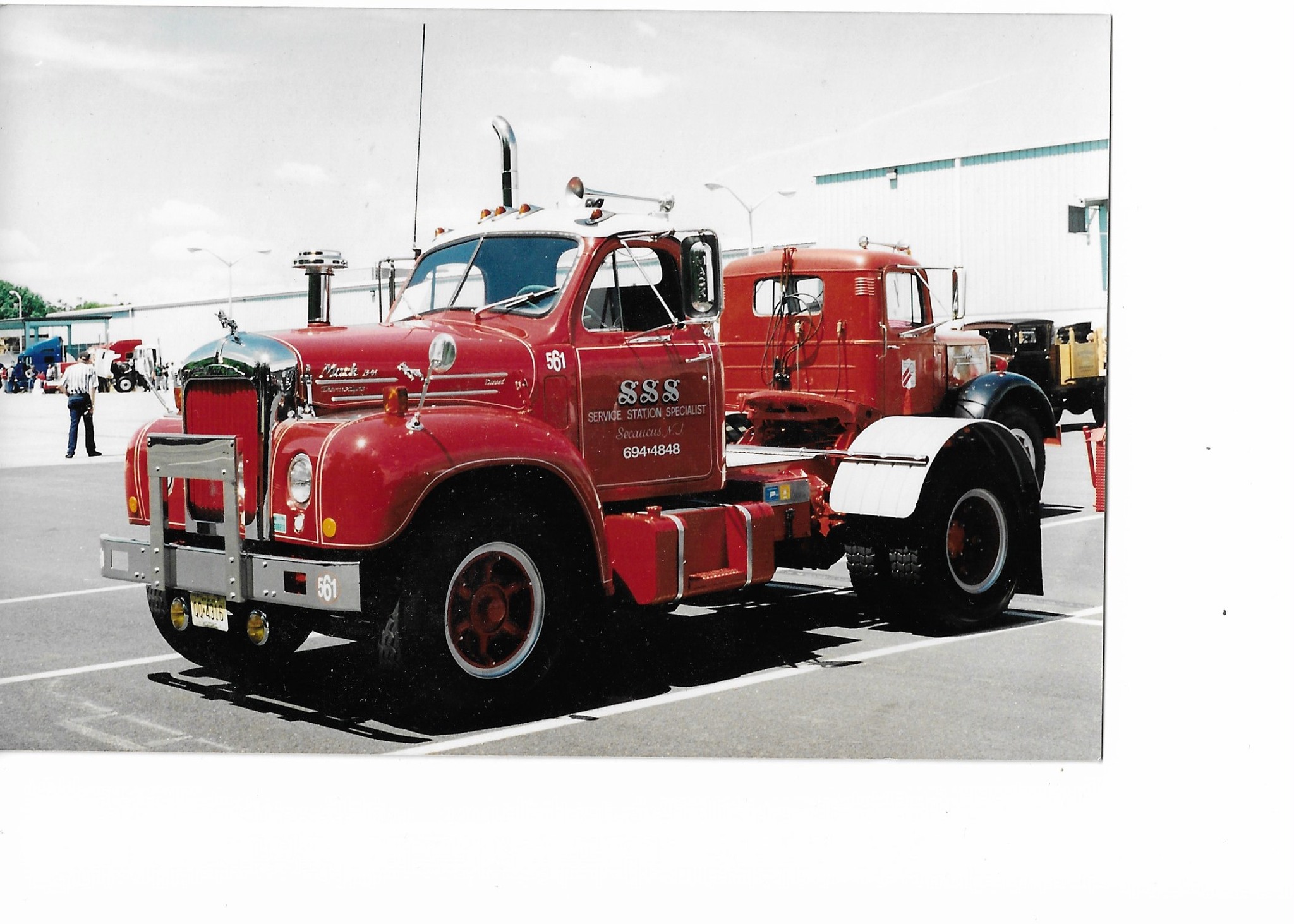Let The Big Dawg Eat!… Slamming gears in my 1957 Mack B-61