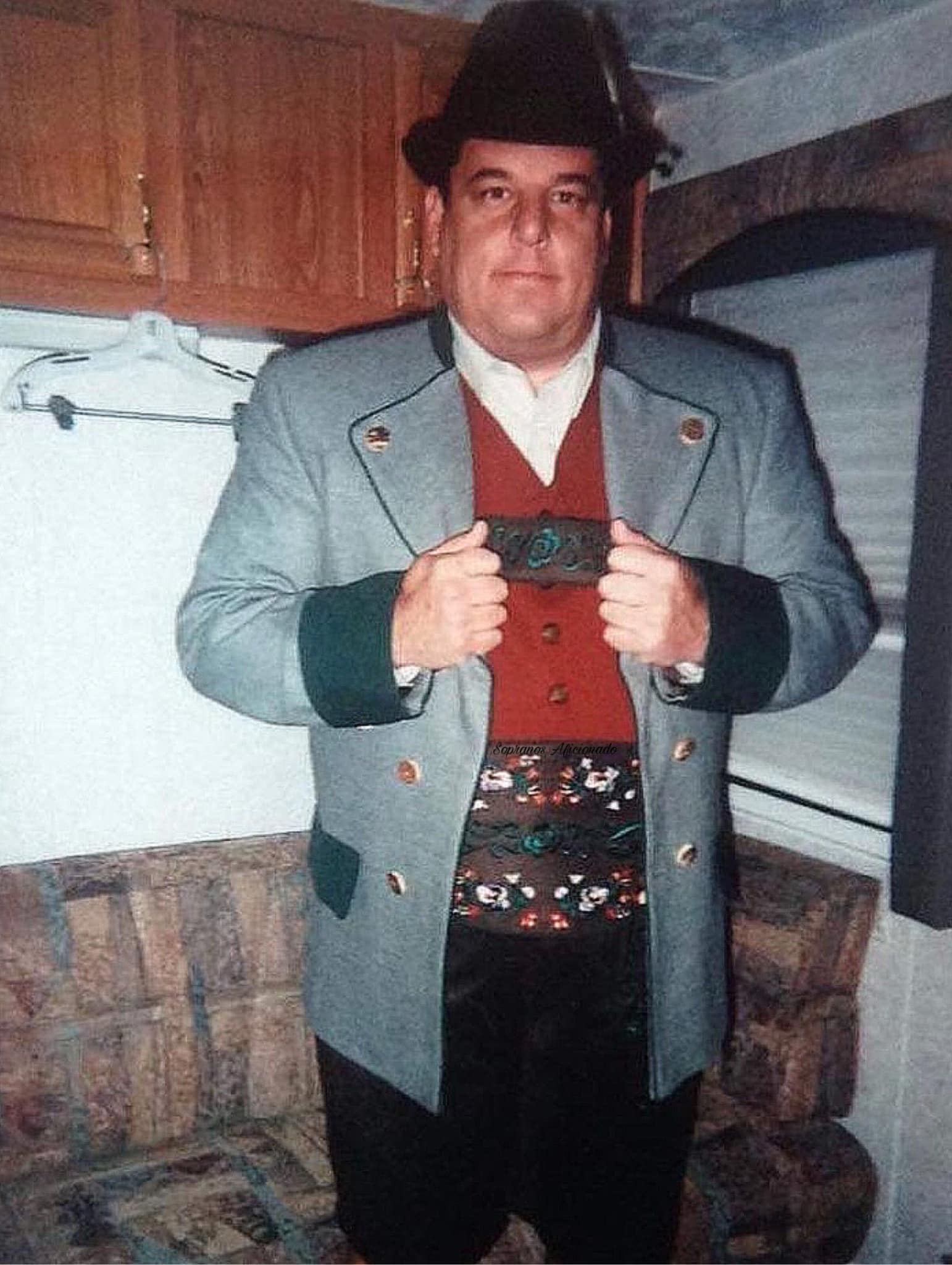 Sopranos - Behind the scenes when Steve Schirripa had to wear ...