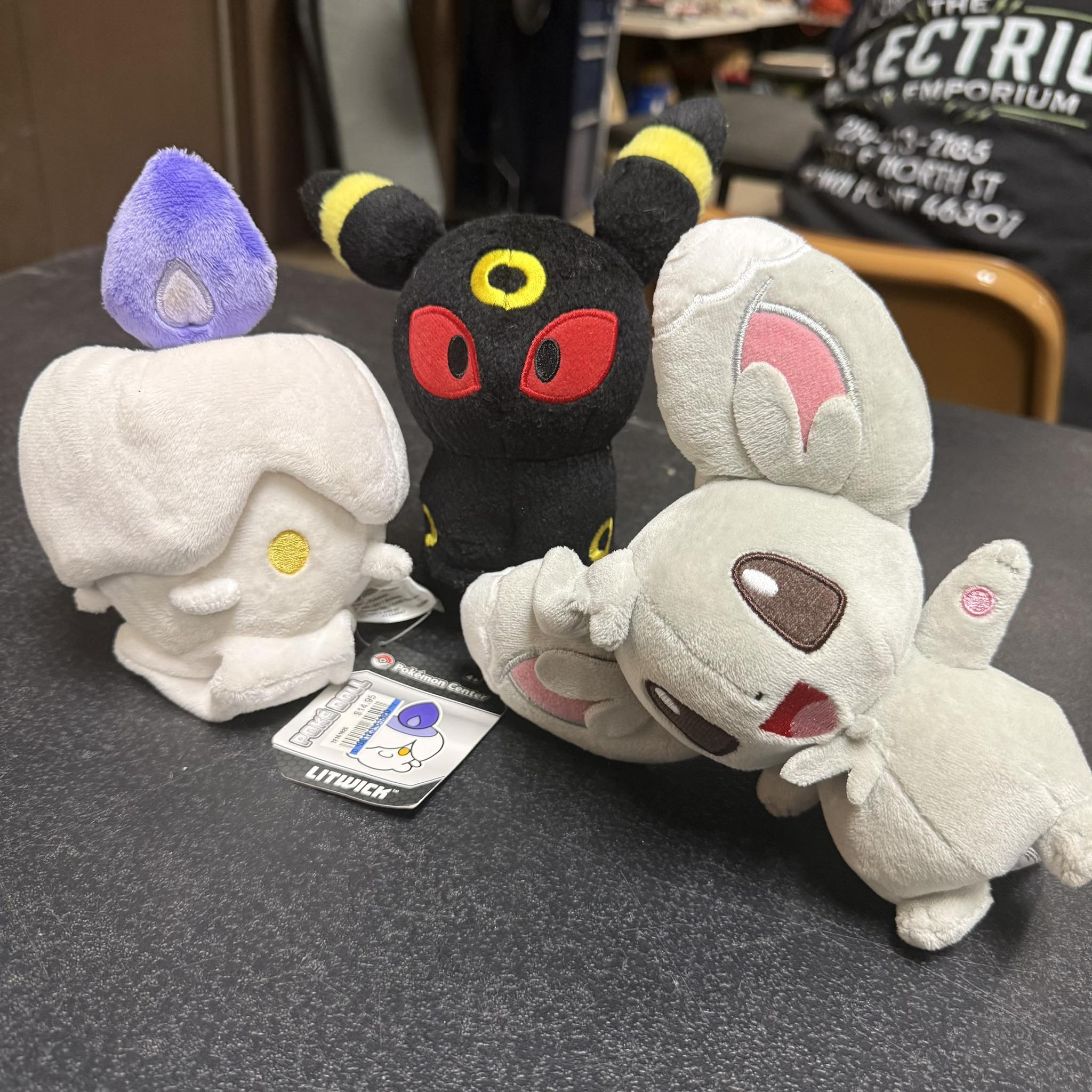Scored some Pokémon Center plush tonight 👀 That Umbreon was the  display picture 1