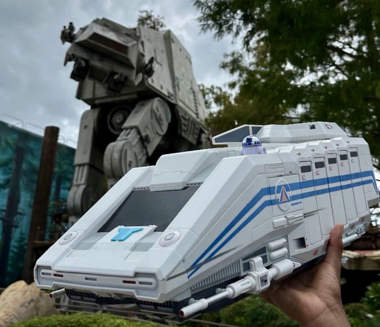 The incredibly awesome Star Tours limited edition StarSpeeder 3000 
