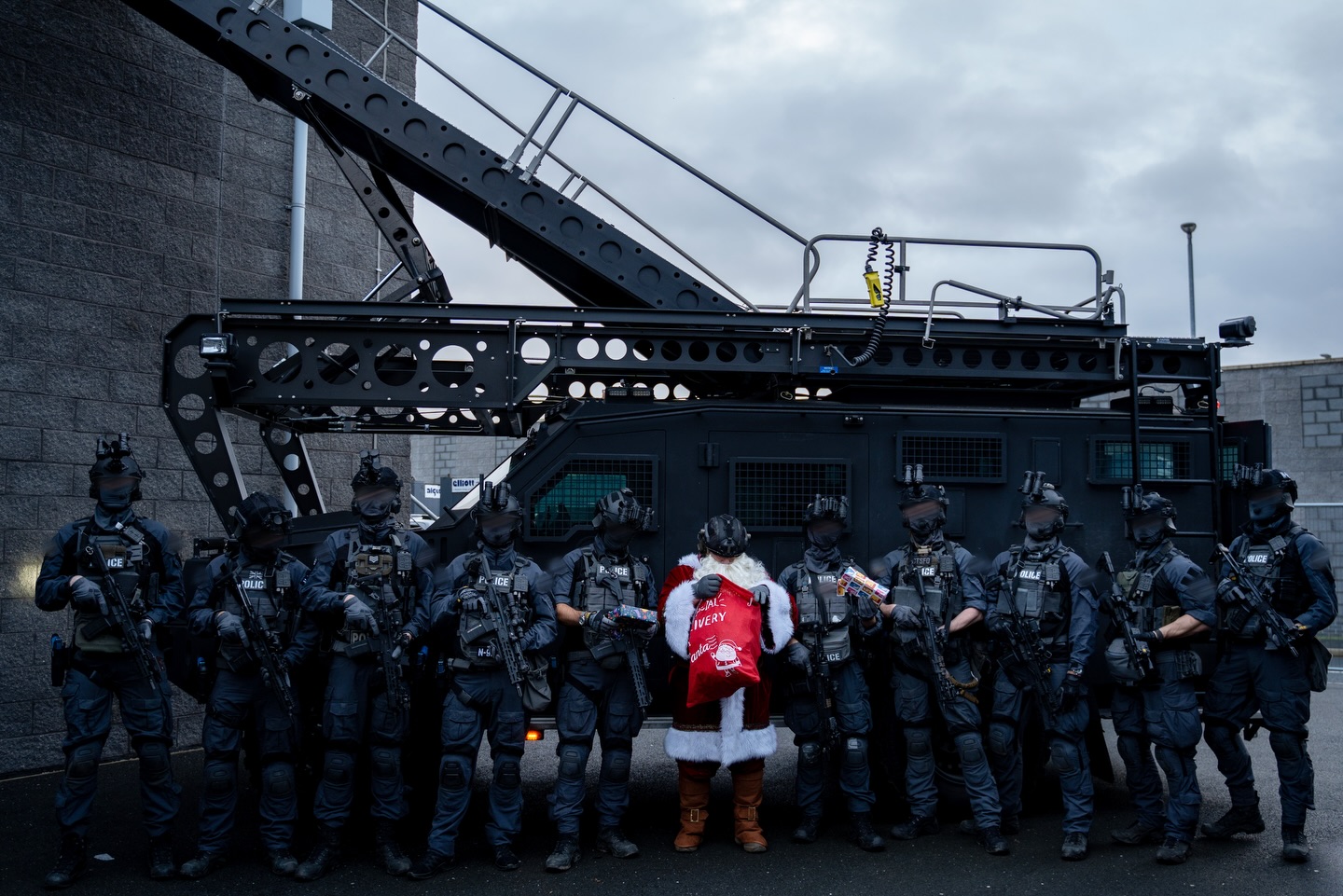 British - A Counter Terrorist Specialist Firearms Officer (CTSFO) is an ...