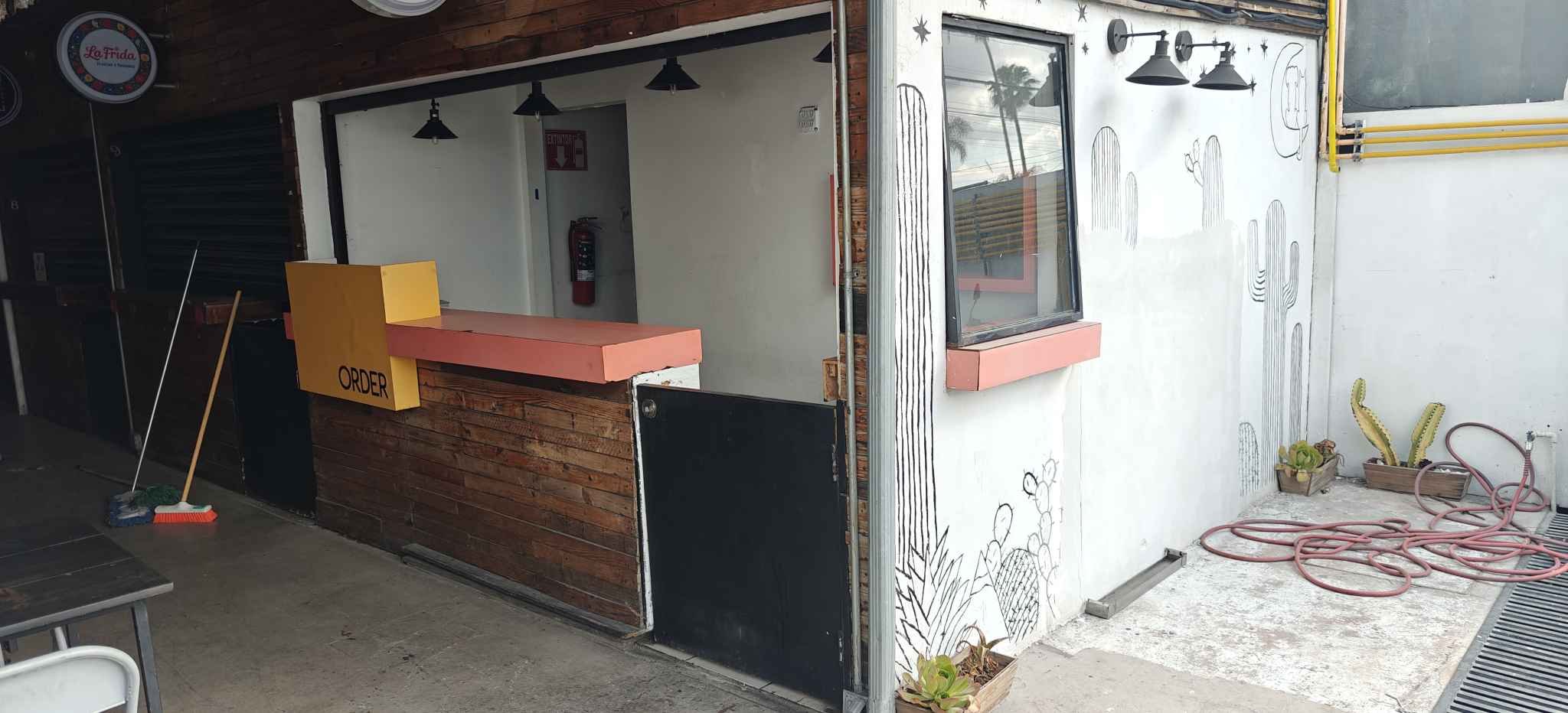 Local Equipado en entrada de Food Park Cacho - Property Rentals ...