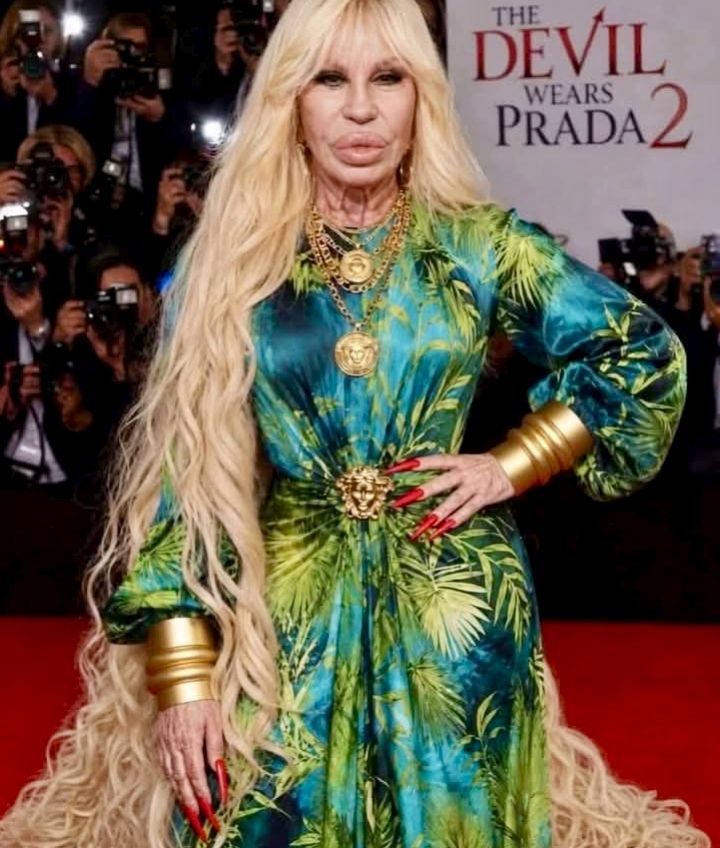🔗: https://voguemagazine.visitlink.me/upDSCu Donatella Versace has a new gig! Revisit her best celebrity red carpet moments at the link
