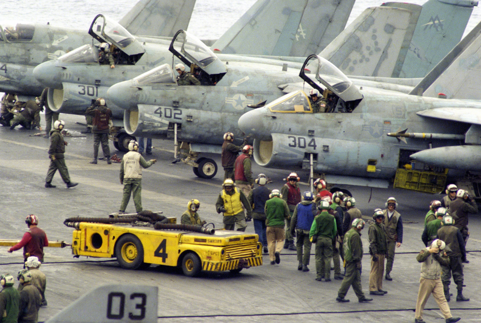 File:A-7E Corsair II of VA-105 on USS Saratoga (CV-60) in 1976.jpg - Wikimedia