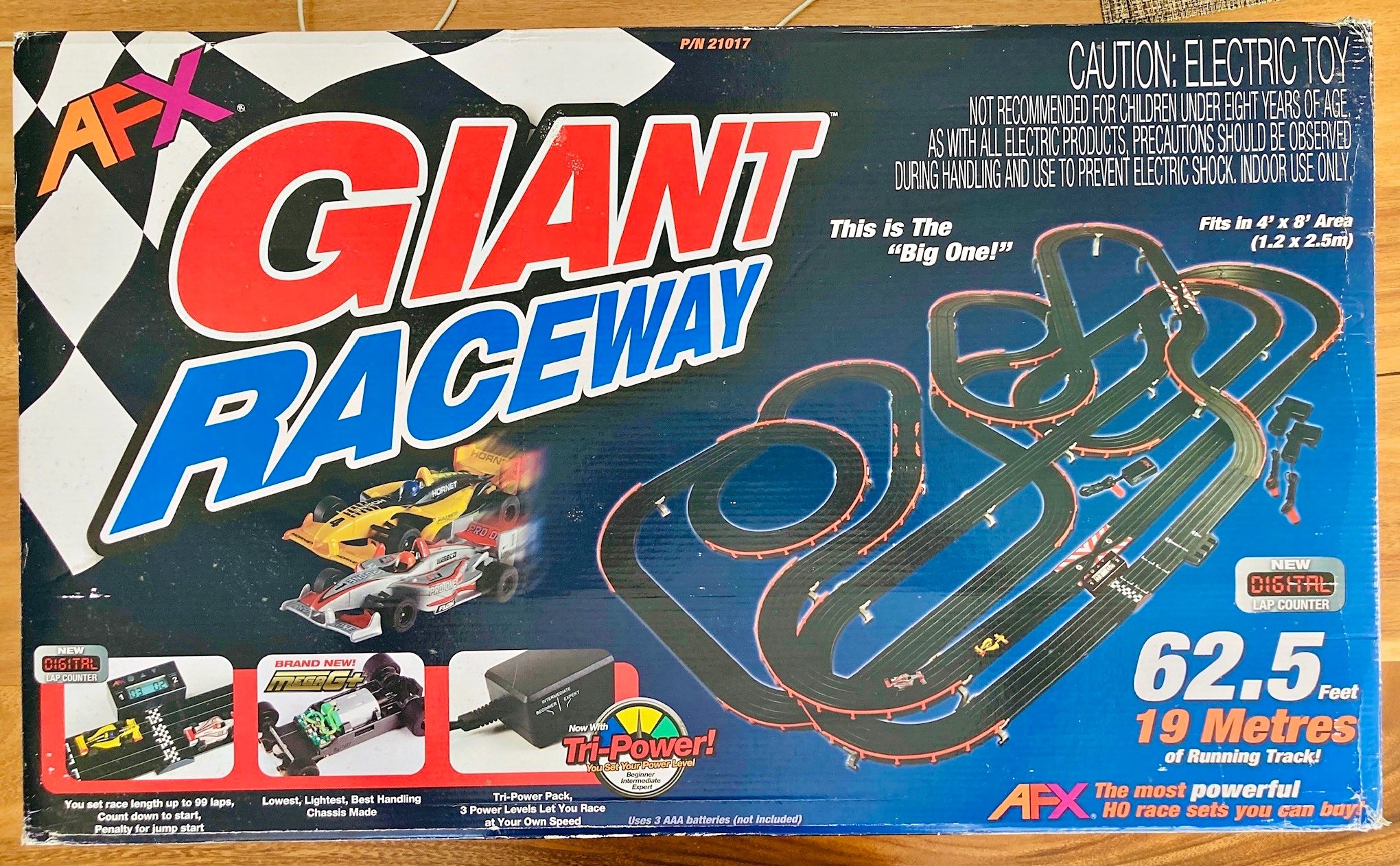 Piste de course Tomy AFX Giant Raceway # 21017 with original box 2 Slot ...