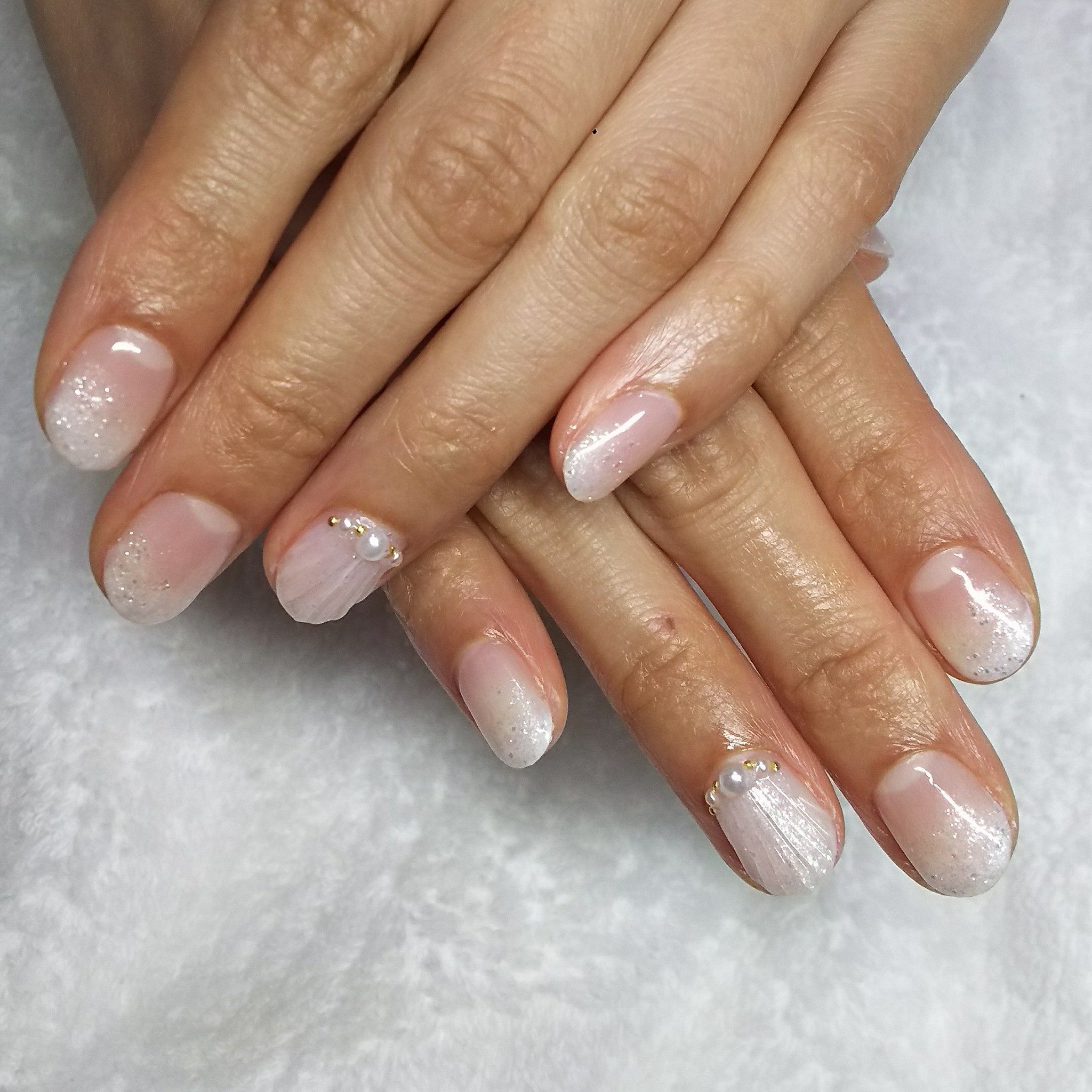 Nail Concierge 先日のご新規様 ブライダル人魚です スポーツジムインストラクターの彼女は ネイル禁止なんですって 新婚旅行から帰ったら 即オフ 仕方ないよね また機会があったら 犬と猫に会いに来てー 末永くお幸せに Facebook