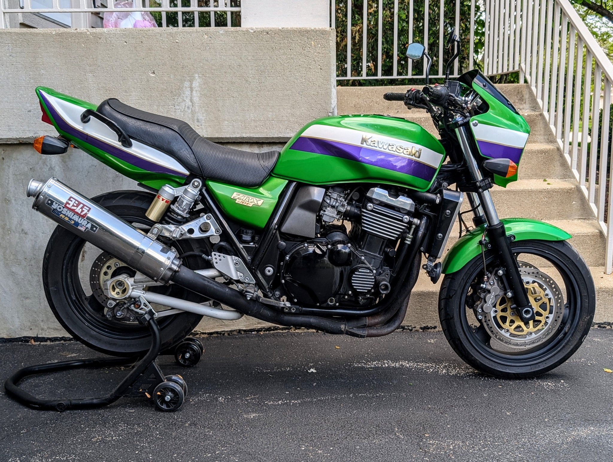 The 1998 Kawasaki ZRX1100 is a proper muscle bike—big torque