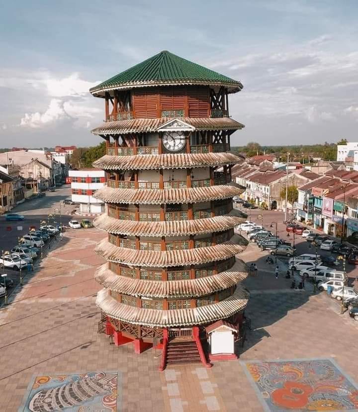 📍 BANGUNAN MENARA CONDONG TELUK... - River Cruise Teluk Intan | Facebook