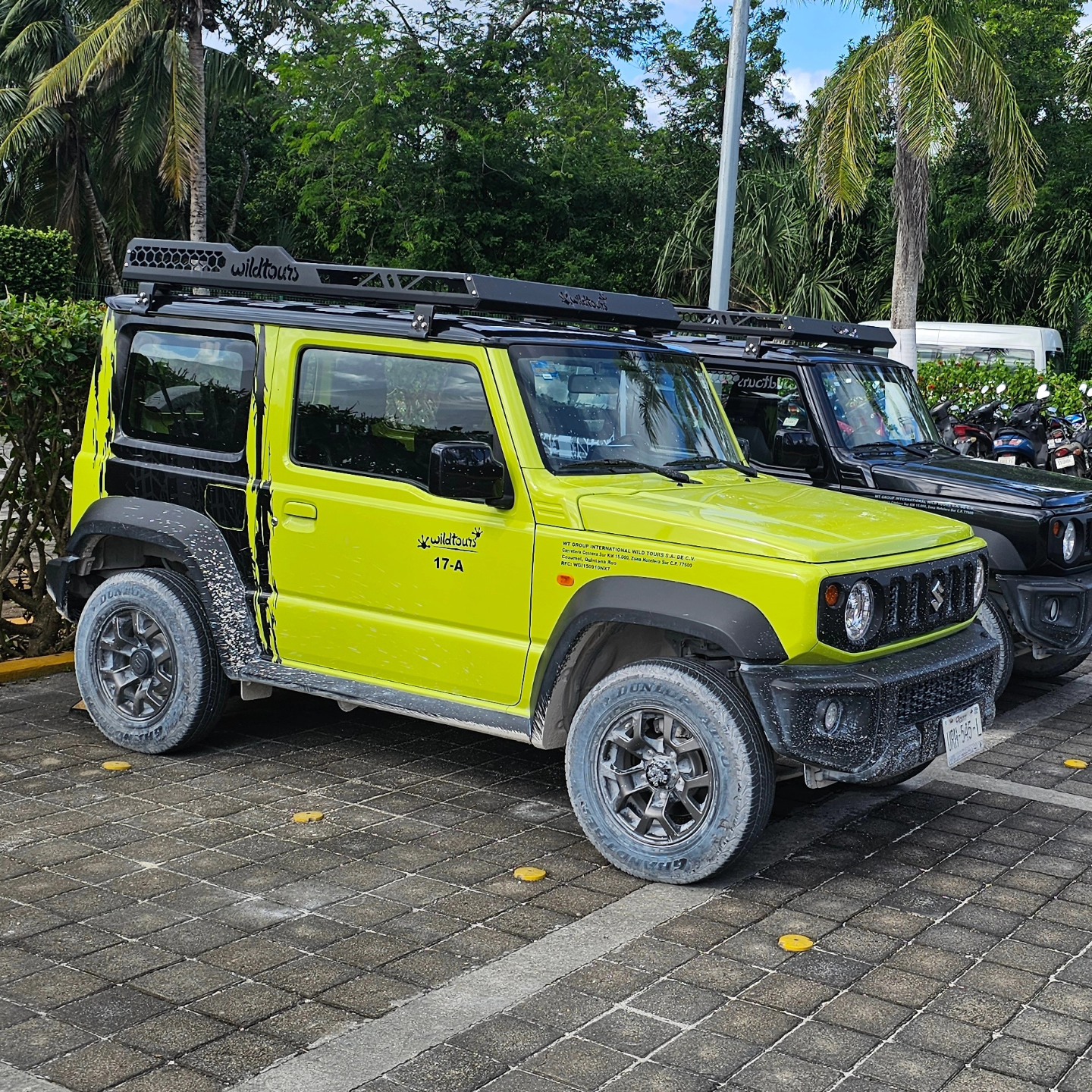 Man I love these Suzuki Samurai. I sure wish Suzuki Jimny was 
