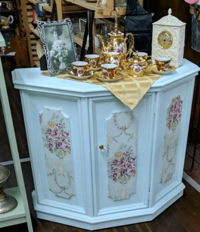 Auction items and prices listed