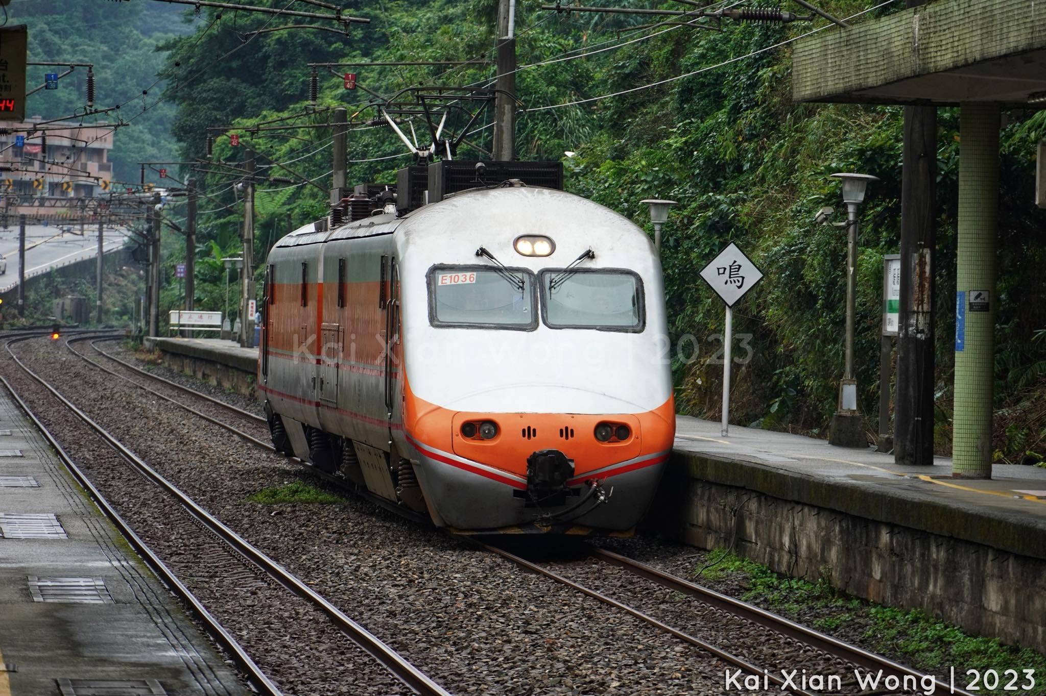 Taiwan Railway Union & Carriage Wagon with GEC Alsthom E1000