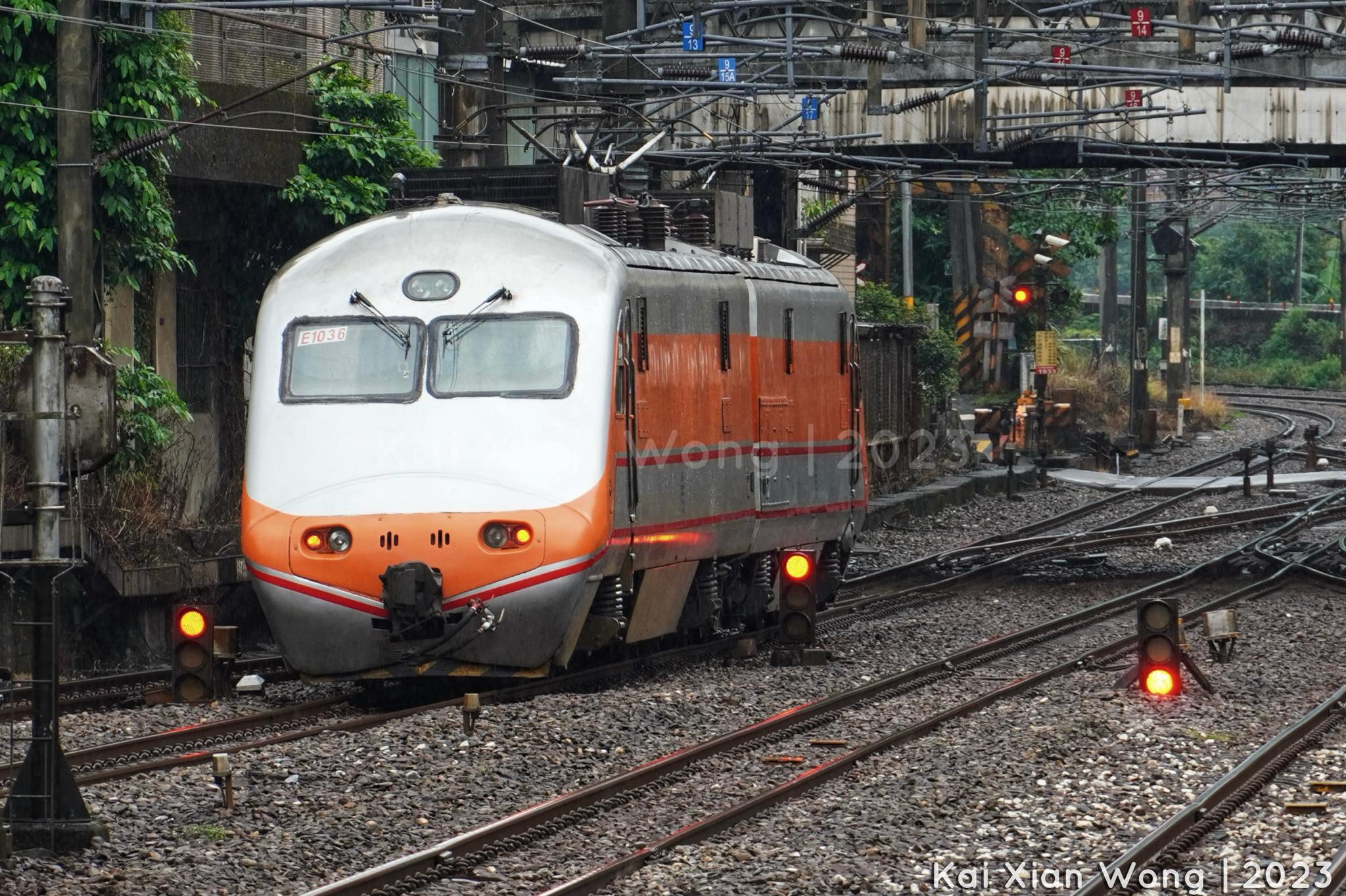 Taiwan Railway Union & Carriage Wagon with GEC Alsthom E1000