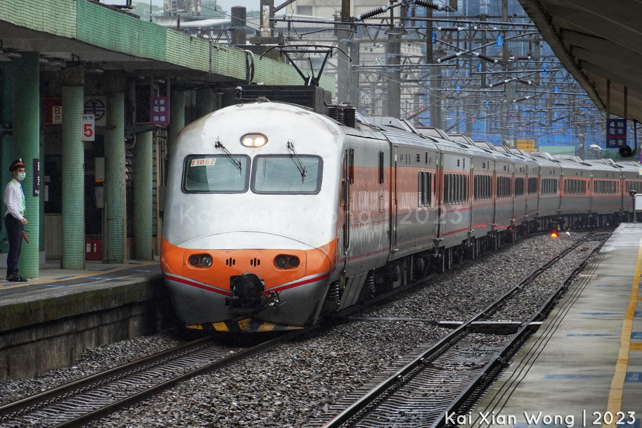Taiwan Railway Union & Carriage Wagon with GEC Alsthom E1000