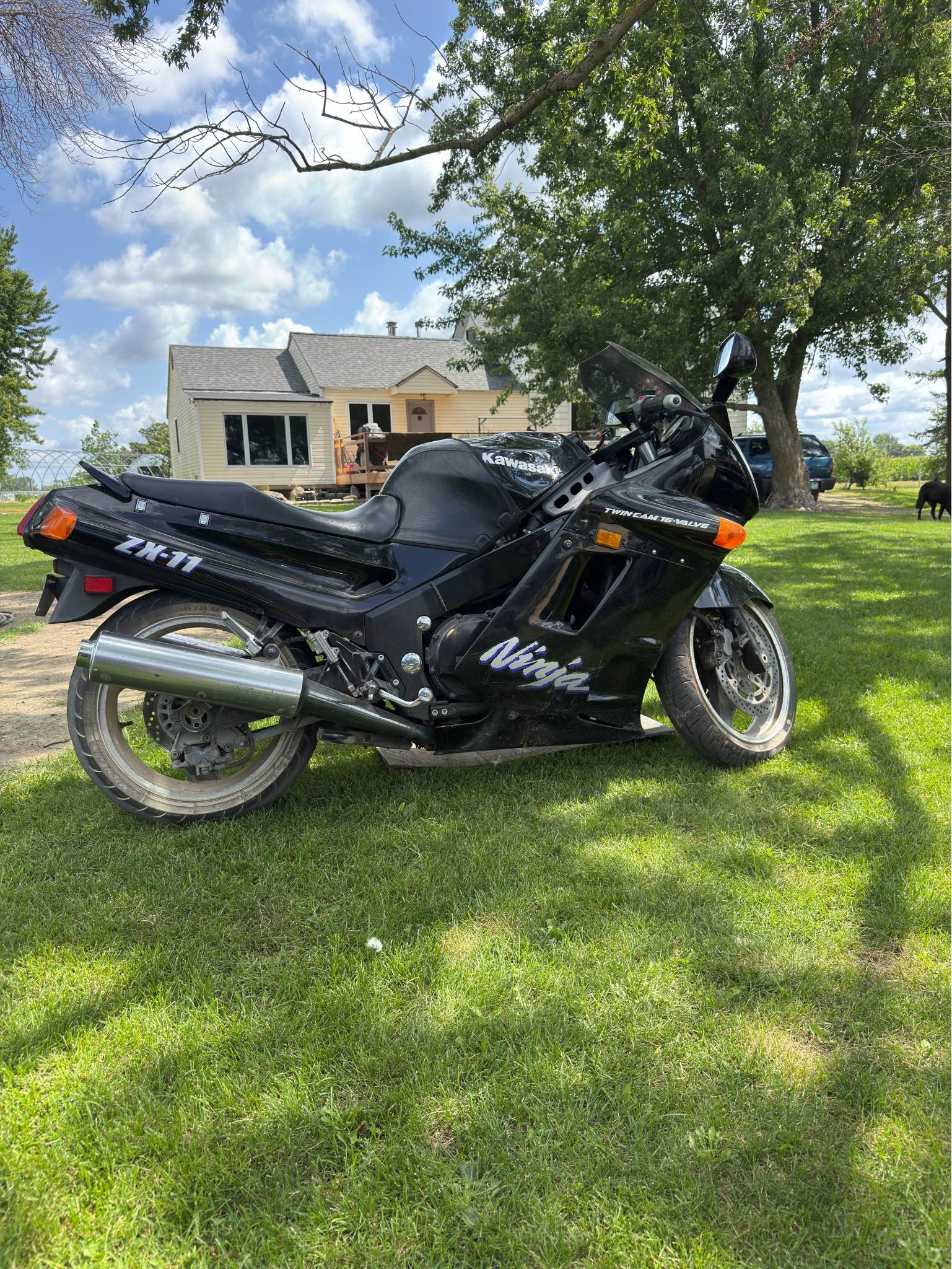 しん 1992 Kawasaki Ninja ZX-11 – 30,000 Miles – $2300 OBO Selling my