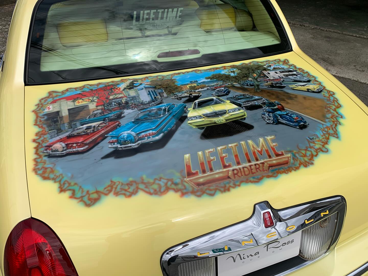 🎨 98 Lincoln towncar 〝SUN ICE〟 Mural painted by OG Russ in 2011