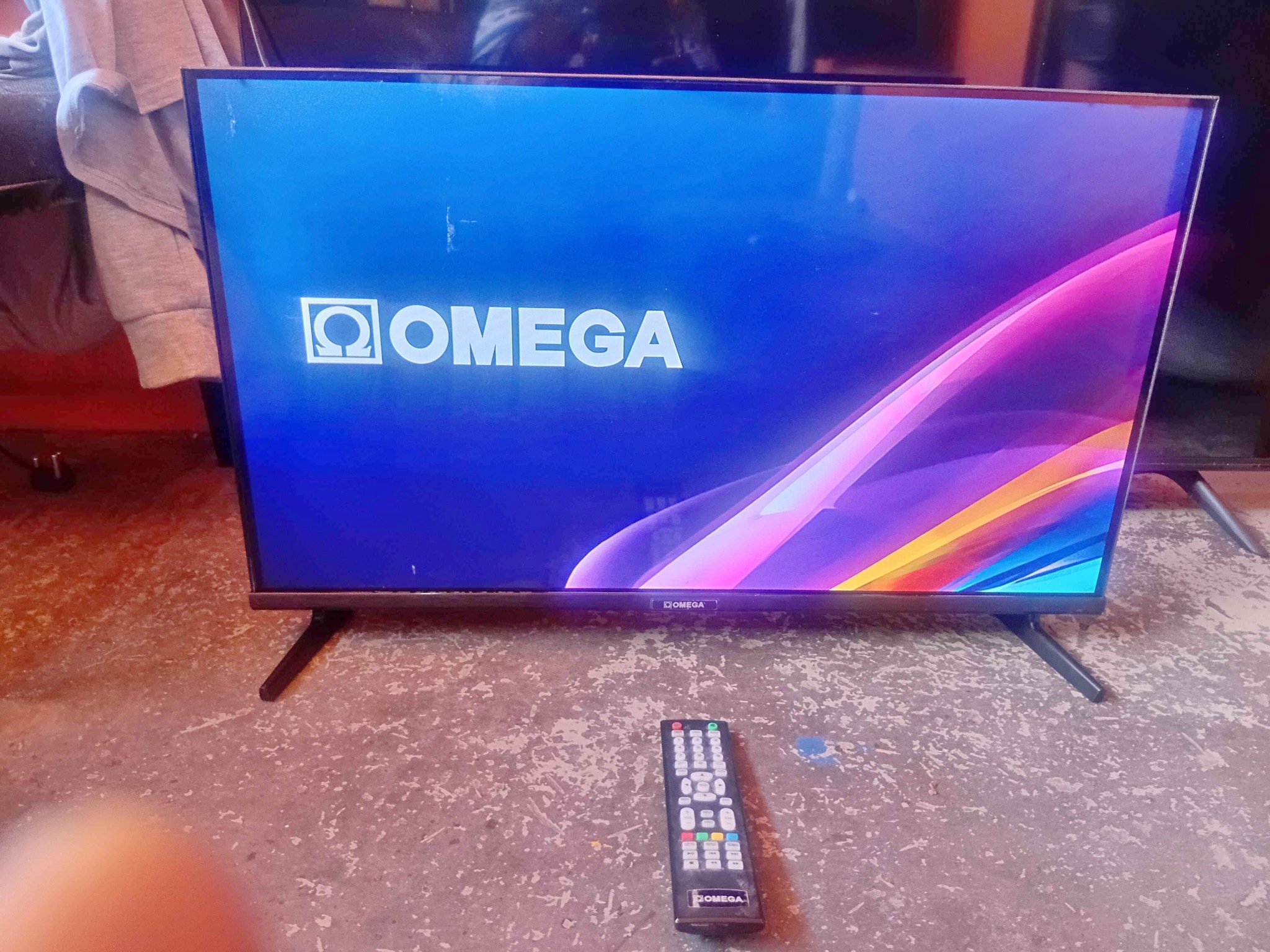 Omega 32 inch TV with remote control [hidden information] - TV's ...