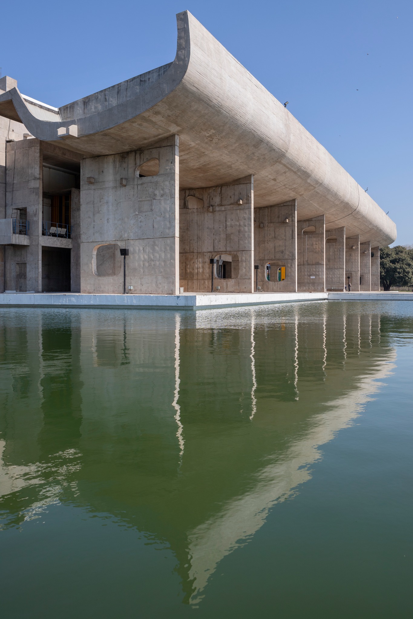 Open Hand monument Le Corbusier Chandigarh, India (1951)