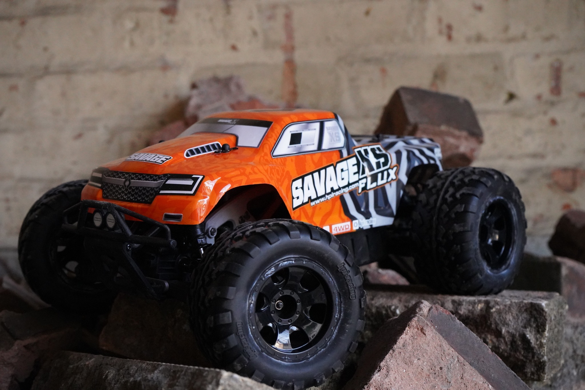 Small truck. Savage power. 💥 The Savage XS Flux brings everything