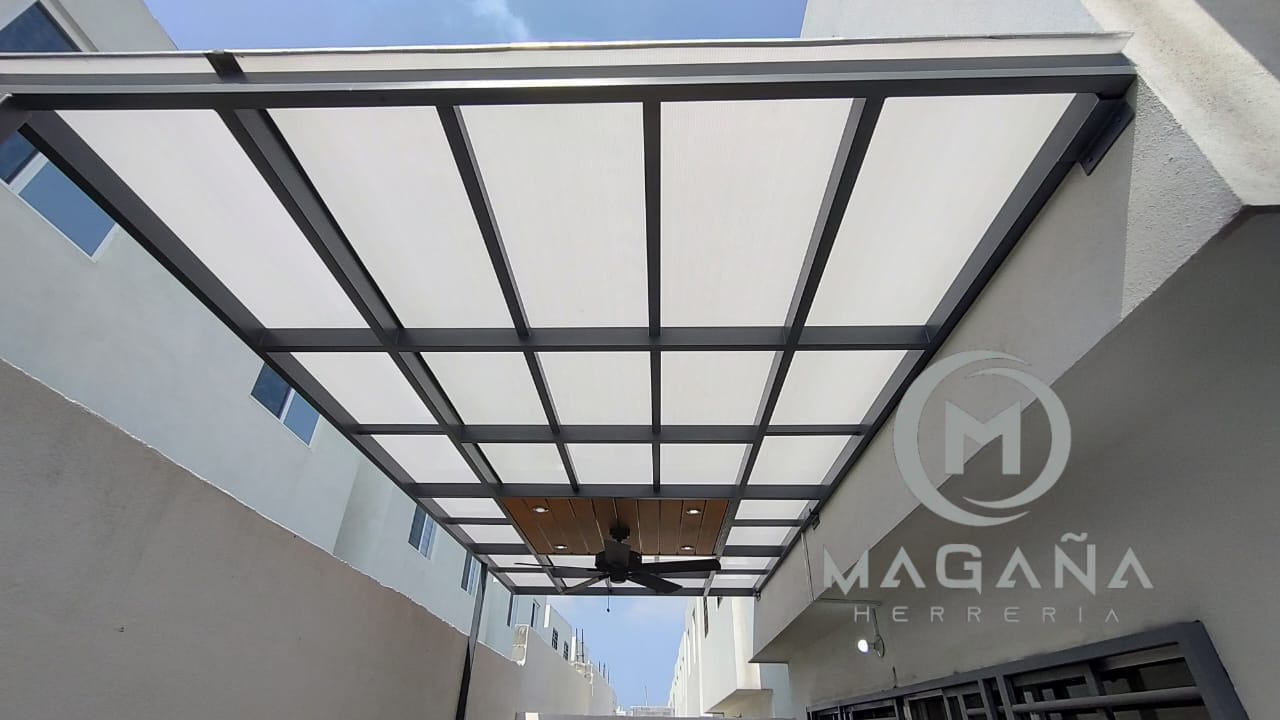 Magaña Herreria - Pergola con policarbonato y vista al... | Facebook