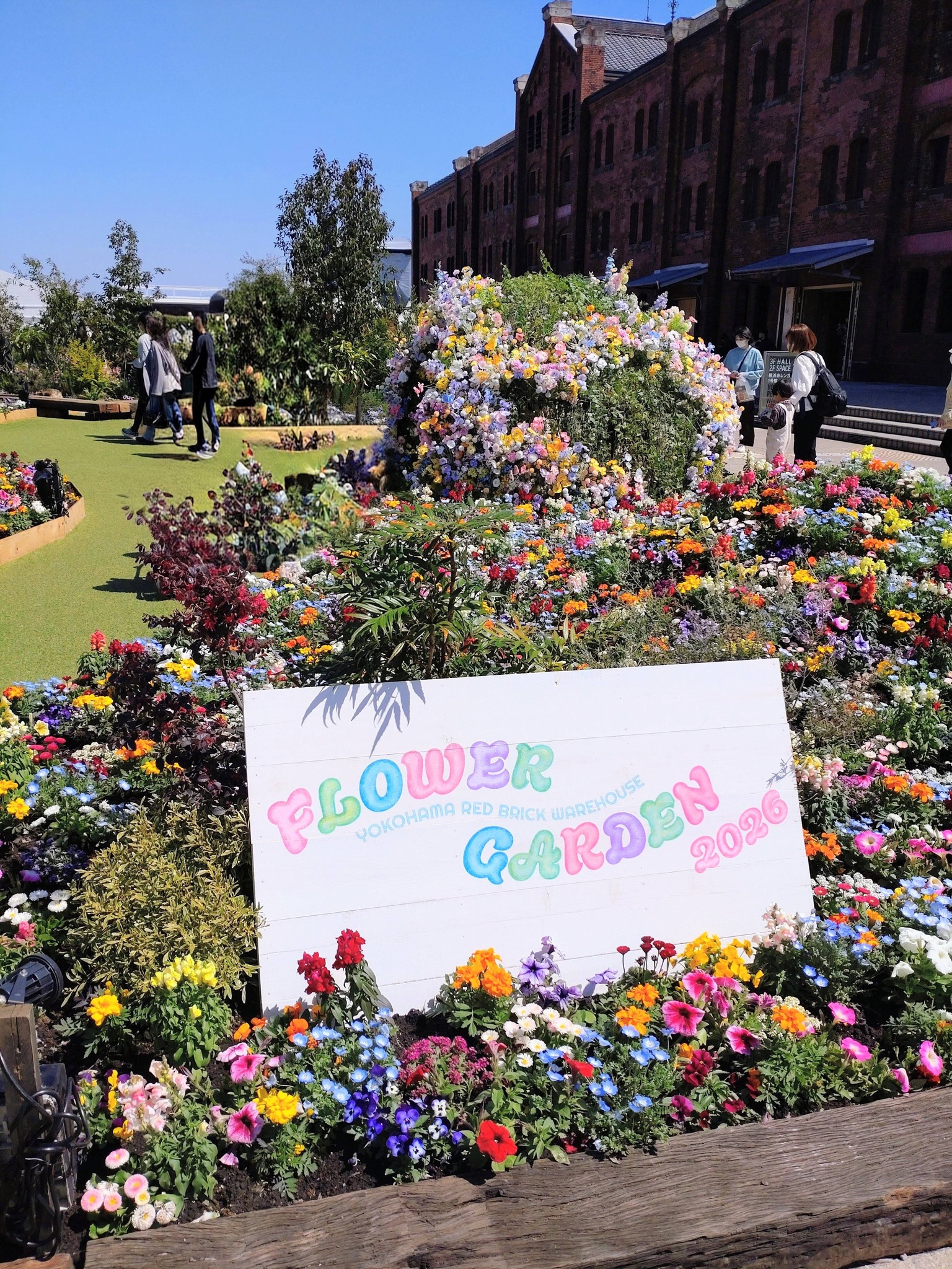 赤レンガにて! フラワー🌺ガーデン2026に行きました😀 キレイな花達が