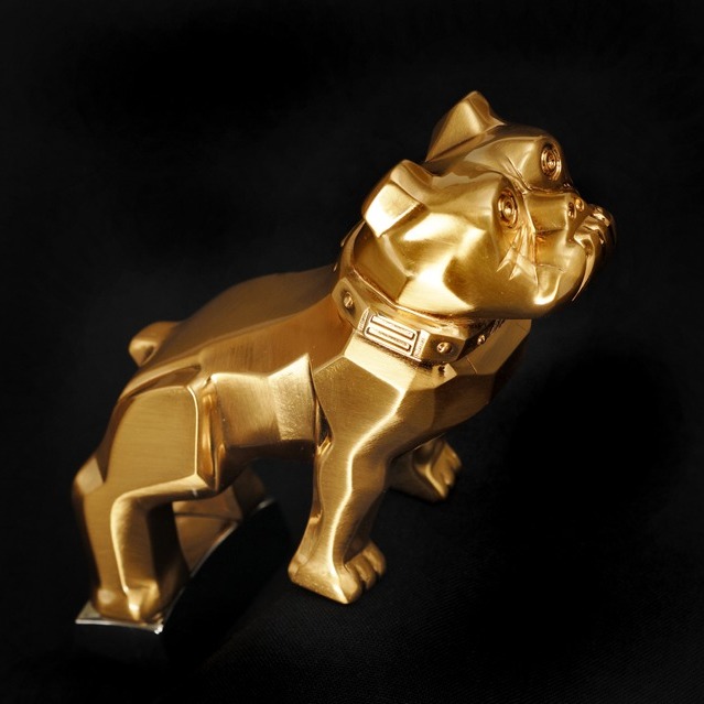 The iconic Mack bulldog became the official hood ornament of Mack