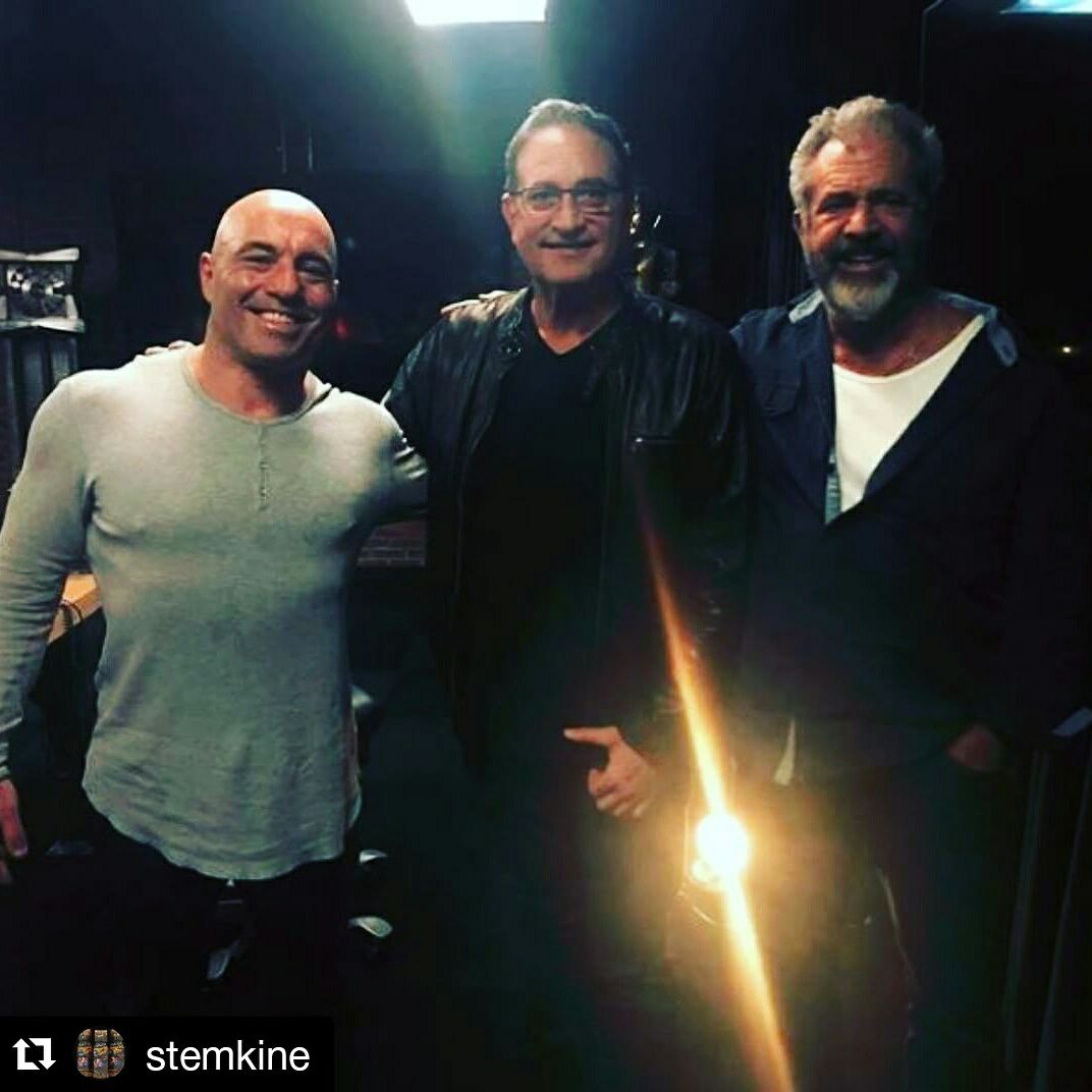 Mel Gibson Site - Mel with Dr Neil Riordan when they met to speak on ...