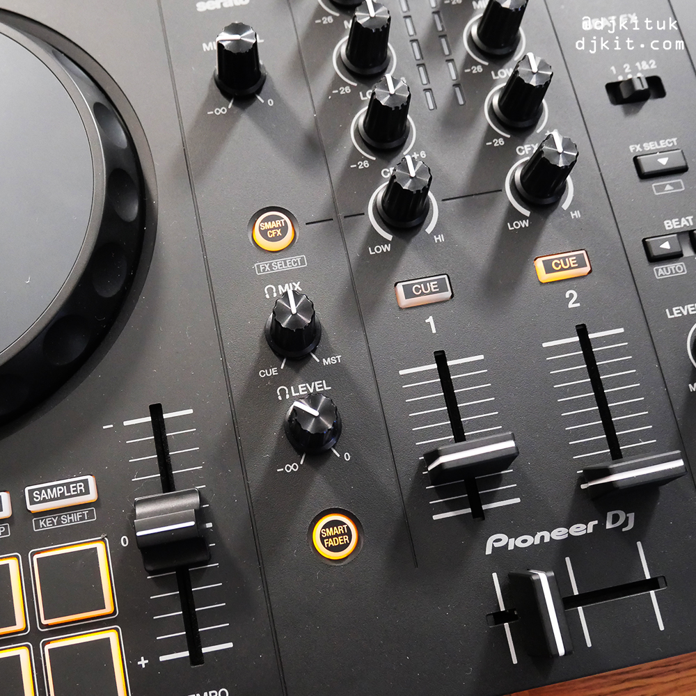 Perfect your mixes with the AlphaTheta/Pioneer DJ Global DDJ-FLX4