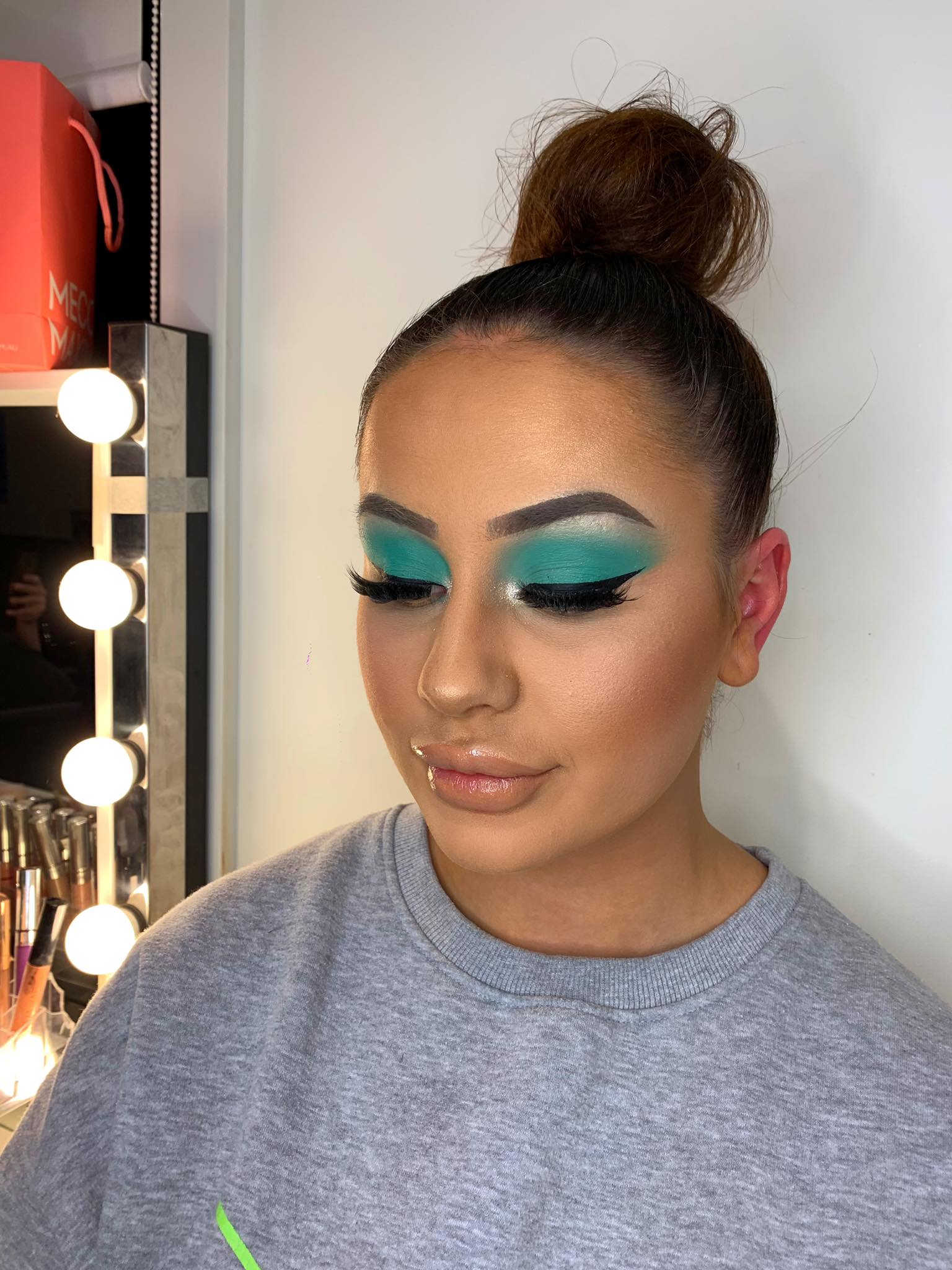 Sammy Hatchard Makeup Artist - Home