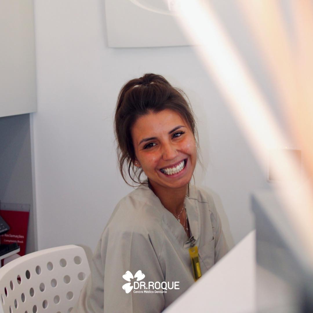 Dr. - Temos a certeza que conhecem o sorriso que vos abre a porta ...