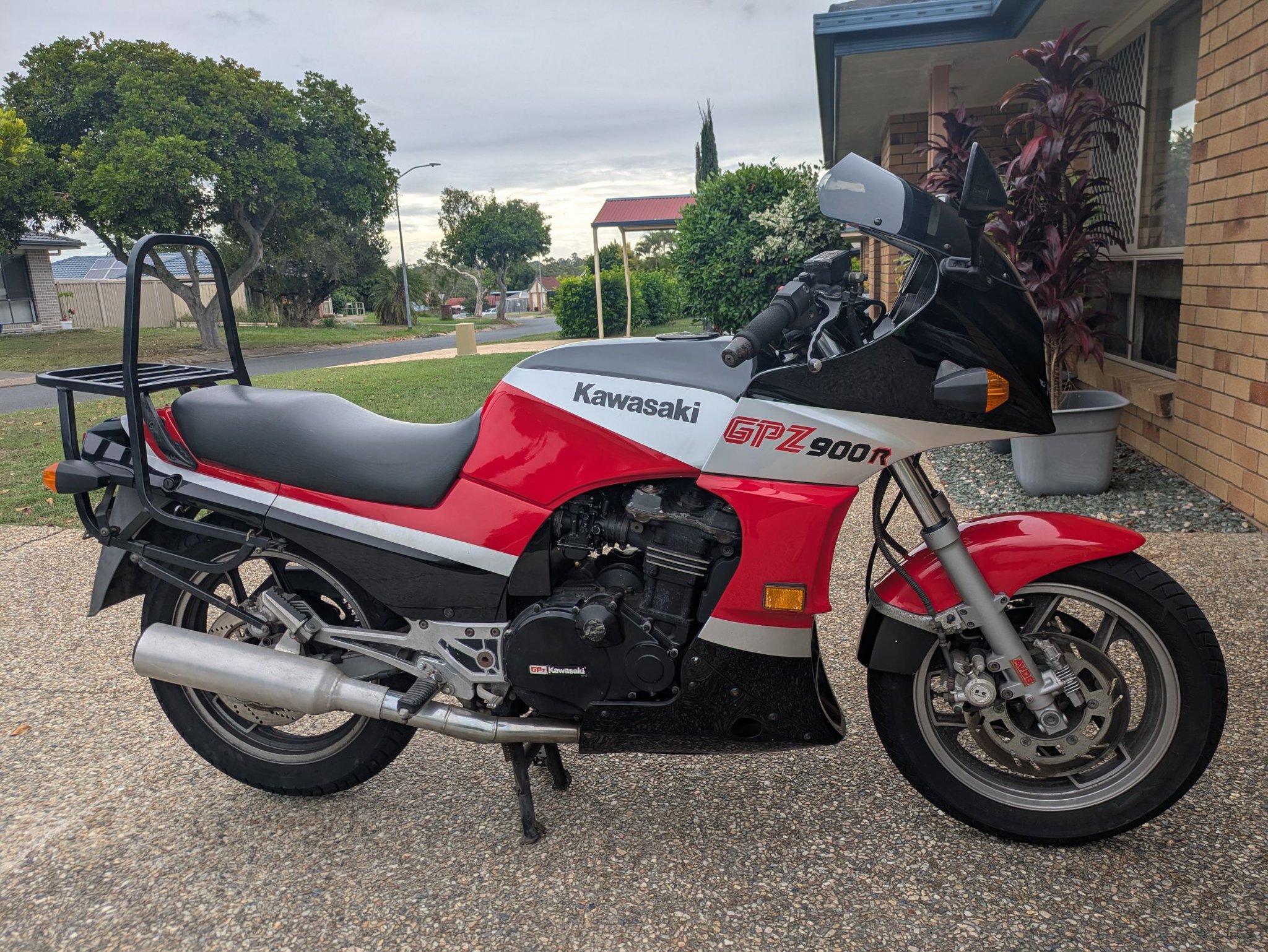Afternoon everyone, GPZ900 Newby here. I am chasing some advice on 