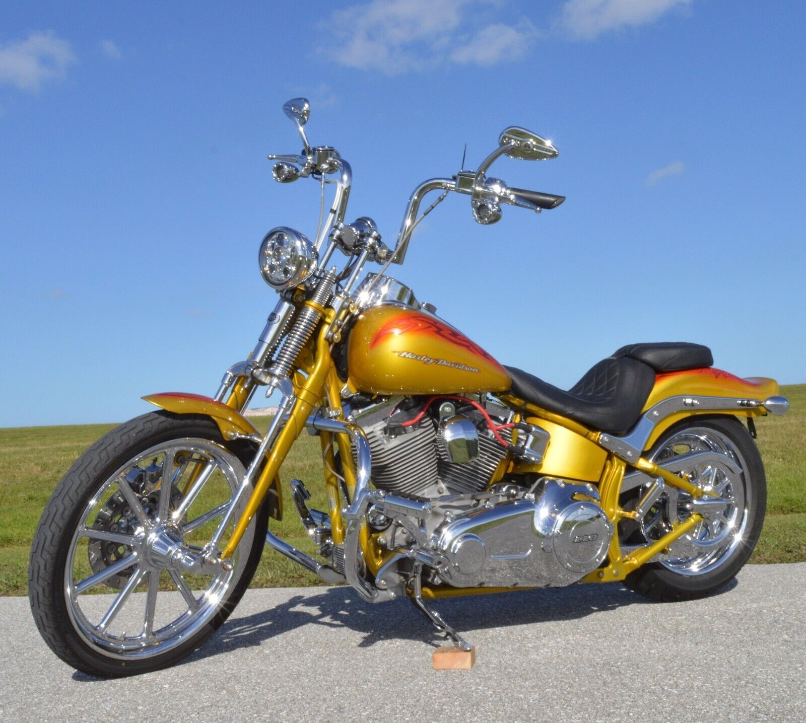 Possibly my favorite around town riding Harley ever, the 2007 CVO