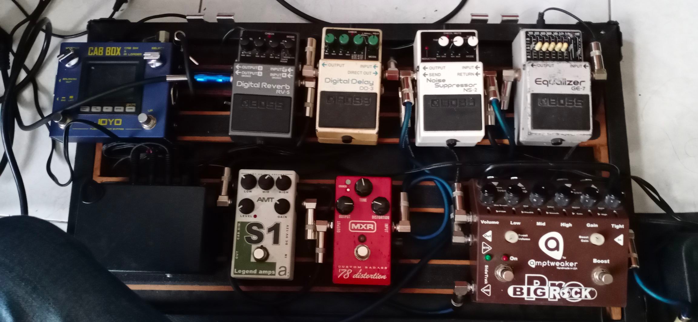Vox Big Bad Wah pedal for a Satriani-inspired board