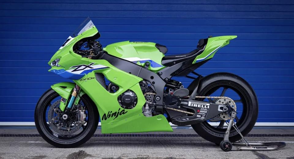 タロウ タロウ The WSBK champion Ninja ZX-10R is CLEAN in white.