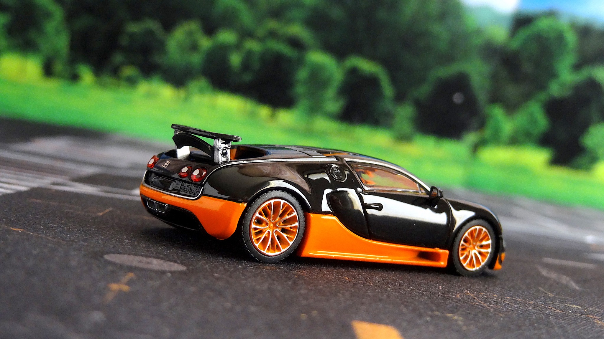 Bugatti Veyron Grand Sport (2009) by Minichamps 1:18 scale