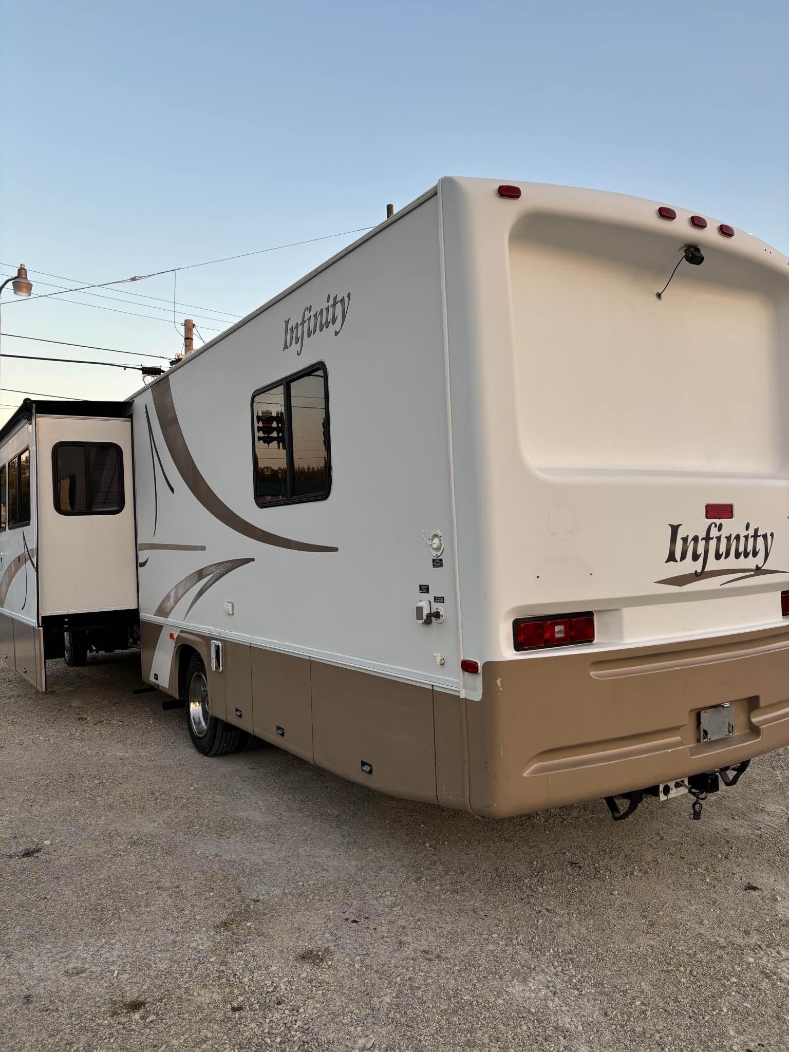 2001 Four Winds Infinity to slide out