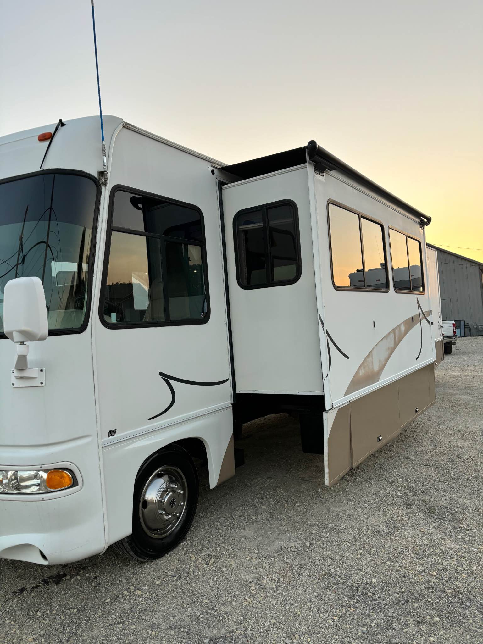 2001 Four Winds Infinity to slide out