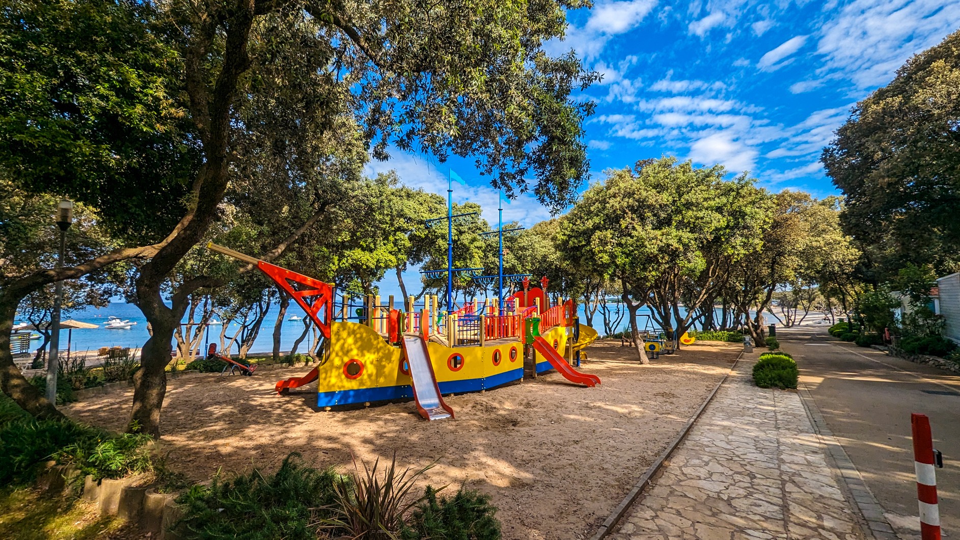 beach zelt No Stress Strandzelt mit UPF 50+ Sonnensegel 210x 200 cm bis 4 Personen abovefoldspec:Portability:Compact Design With Carry Handle Mumienschlafsack Fusion Zero - Flasche:100 ml