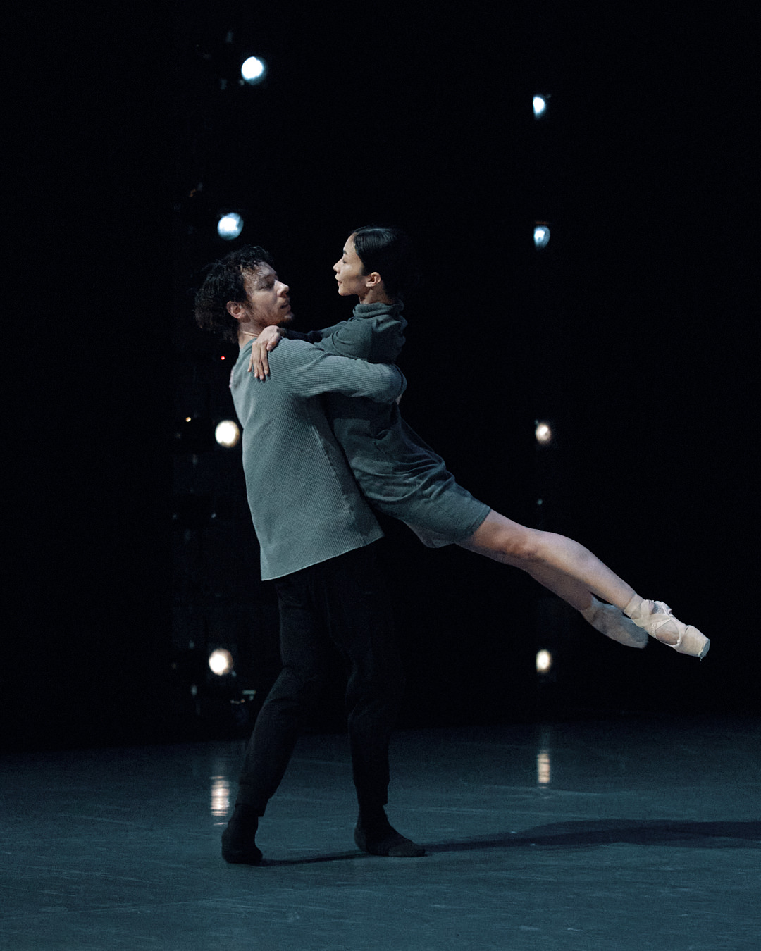 Les - James Lyttle et Mai Kono dans Ennui | Facebook
