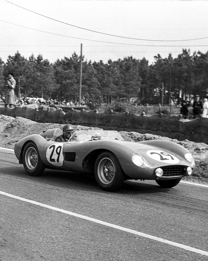 The 500 TRC racing at Le Mans in 1957. #ferrari500trc