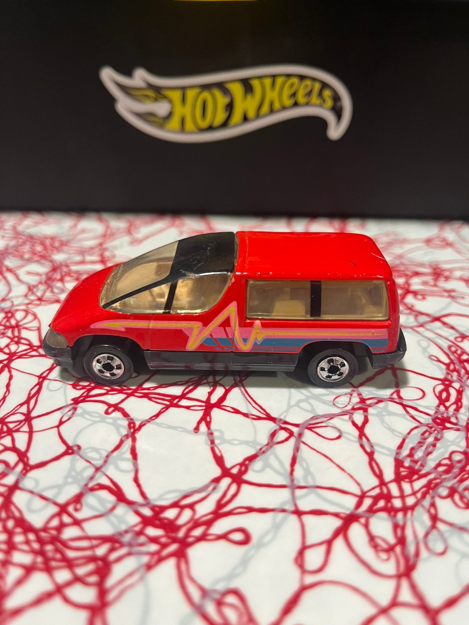 1992 Hot Wheels Chevy Lumina mini van
