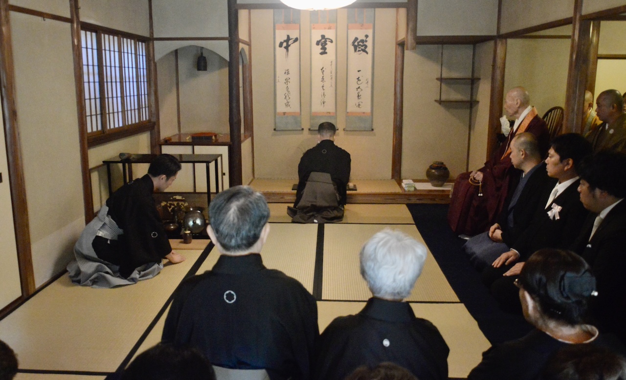 家元襲名式 昨日11月4日、江戸千家では恒例の孤峰忌に合わせて家元襲名