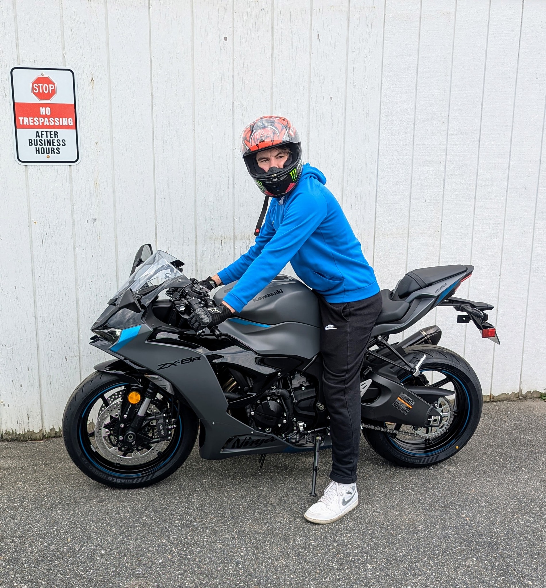 Fika Jason's new 2025 Kawasaki ZX-6R motorcycle