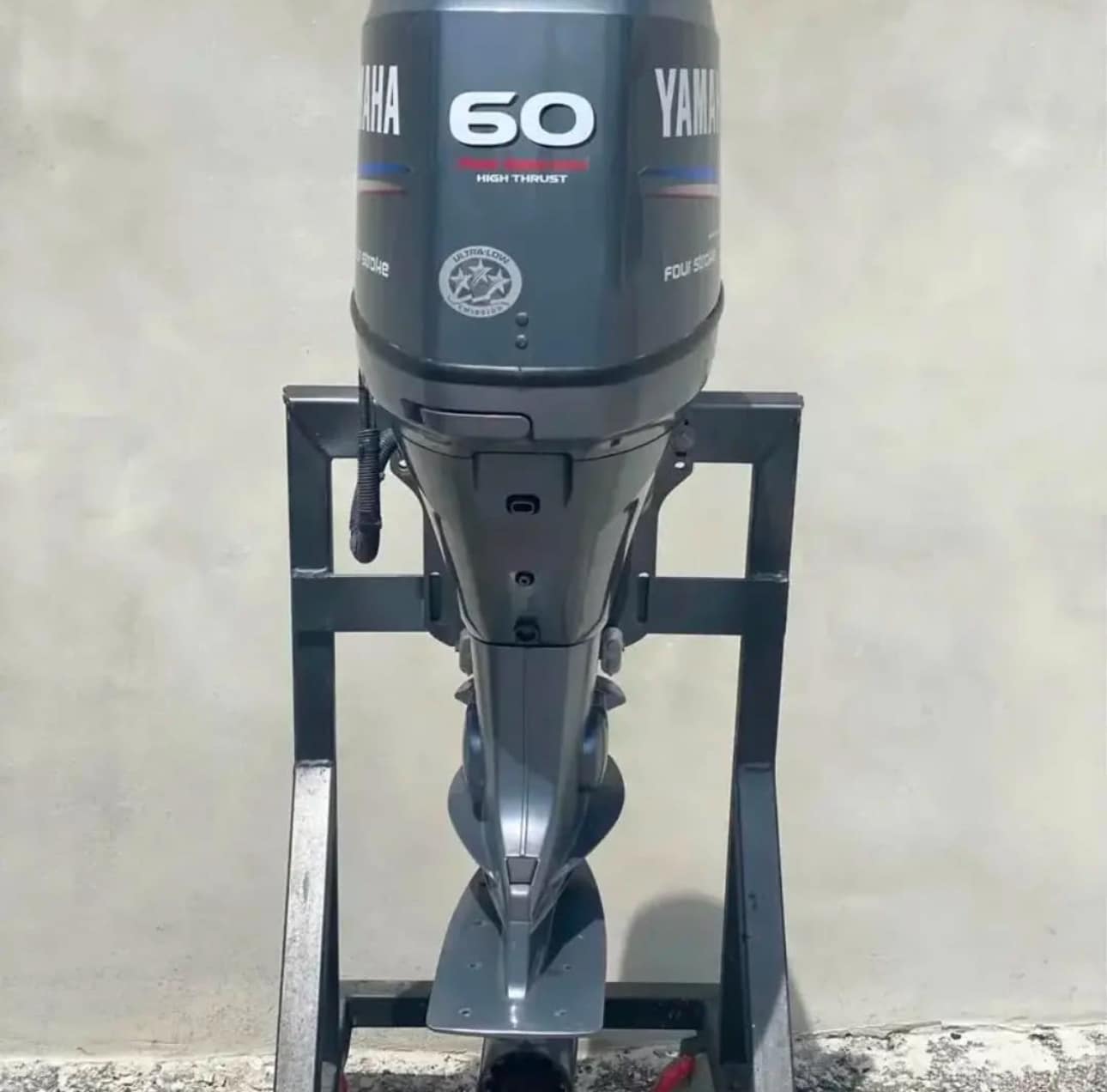 2007 F60 Yamaha outboard motor 696 hours High thrust lower Efi 20 